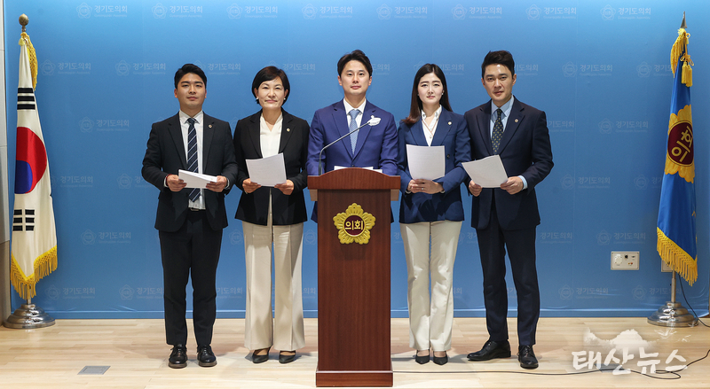 수석대변인 황대호(수원3), 이채명(안양6)․전석훈(성남3)․장윤정(안산3)․정동혁(고양3)대변인
