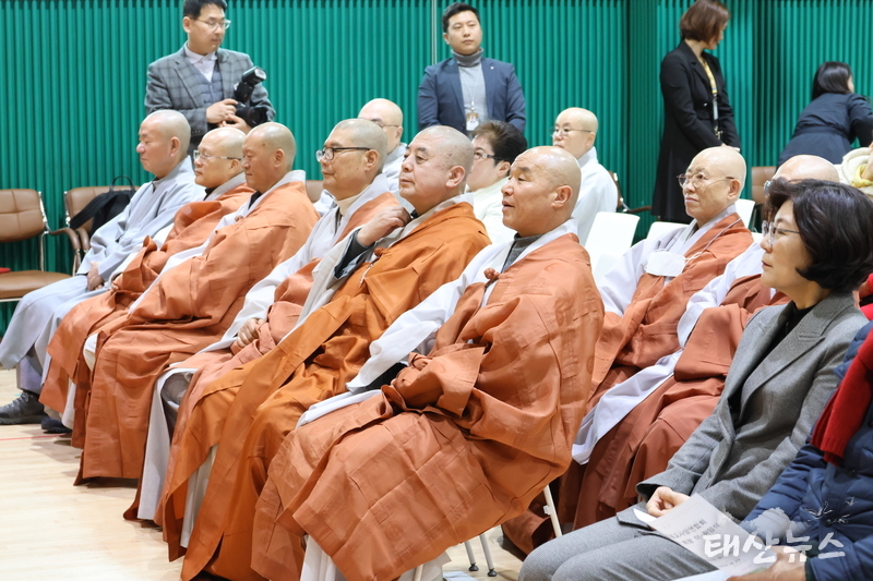 김보라 안성시장, 안성불교사암연합회 13·14대 회장 이·취임식 참석