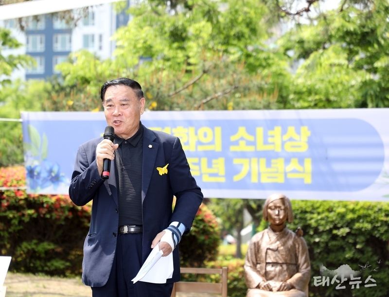 수원특례시의회는 1일(수) 이재식 부의장은 올림픽공원에서 열린 ‘수원 평화의 소녀상 건립 10주년 기념식’에 참석했다.