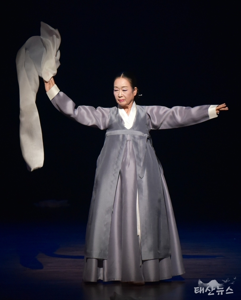 경기도무형문화재제8호 승무·살풀이춤 예능보유자 ‘松岳 김복련과 제자백가의 춤 11’ 화성재인청춤 “이동안 원류”