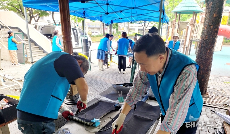  방충망 교체 봉사활동 현장