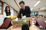 임태희 경기도교육감 “4ㆍ16기억교실은 새 희망을 찾는 교육의 장소” 세월호 10주기 앞둔 15일, ‘단원고 4ㆍ16 기억교실’ 찾아 추모