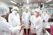 임태희 교육감 “급식 조리실 근로자, 폐암 걱정 사라질 것” 경기도 학교 급식실은 ‘공기 청정지대’...조리실 공기질 획기적 개선