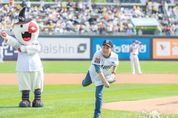 이재준 수원특례시장, KBO 준플레이오프 4차전에서 시구
