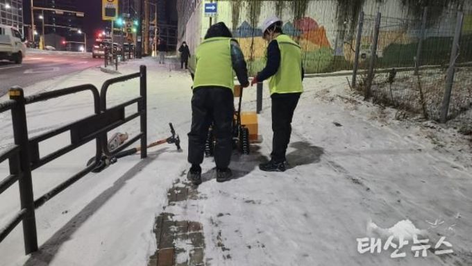 화성특례시 12월 4일 대설주의보에 선제적 대응 총력...제설인력 169명, 제설차량 135대 투입에 시민 안전확보