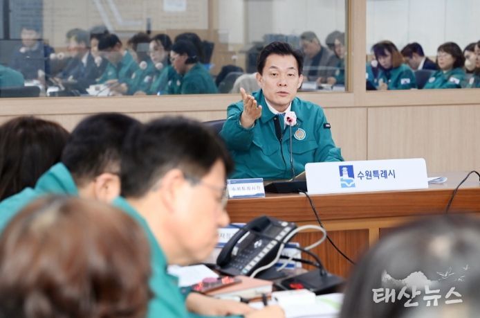 이재준 시장이 재난안전대책본부 회의에서 발언하고 있다.