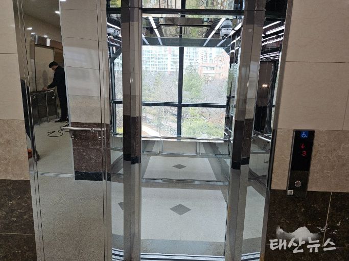 풍덕천2동 행정복지센터에 승강기가 설치됐다.