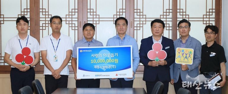 왼쪽부터 폐기물관리팀 조경훈 주무관, 권영휘 주무관, 세종스틸환경(주) 이환중 본부장, 평택시장 정장선, 자원순환과장 정형삼, 평택행복나눔본부 나눔국장 황성식, 폐기물관리팀장 조대식