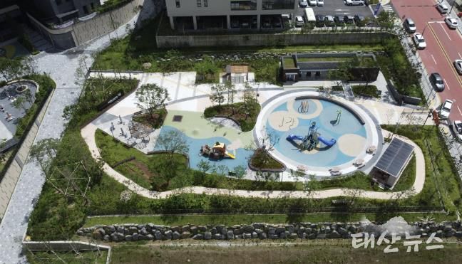 지난 13일부터 시민들에게 개방한 김량장동 '중앙 물빛어린이공원' 전경