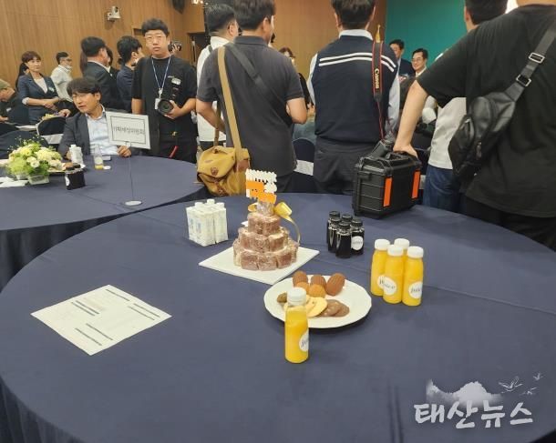 경기도의회 유호준 의원, 1회용품으로 가득찬 경기도의회 개원기념식 '1회용품 관련 조례 무시, 의회특권 아냐'