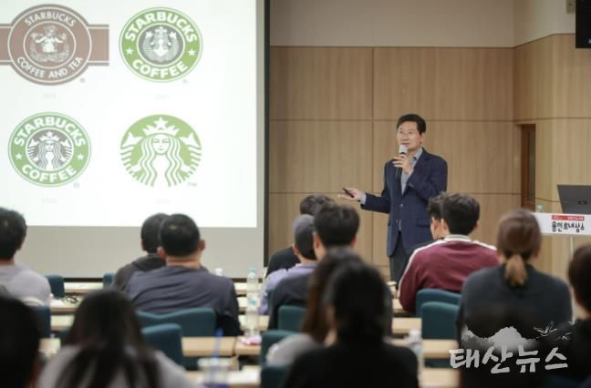 이상일 용인특례시장이 7일 오후 시청 비전홀에서 청년농업인을 대상으로 특강을 진행했다.