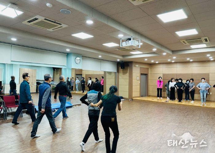 평택팽성노인복지관, 태라뷰티 아카데미 ‘시니어 건강 워킹 특강’ 성료