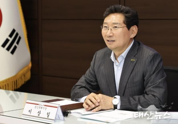 이상일 용인특례시장이 7일 우수 중소기업 인증서 수여식에서 인사말을 하고 있다