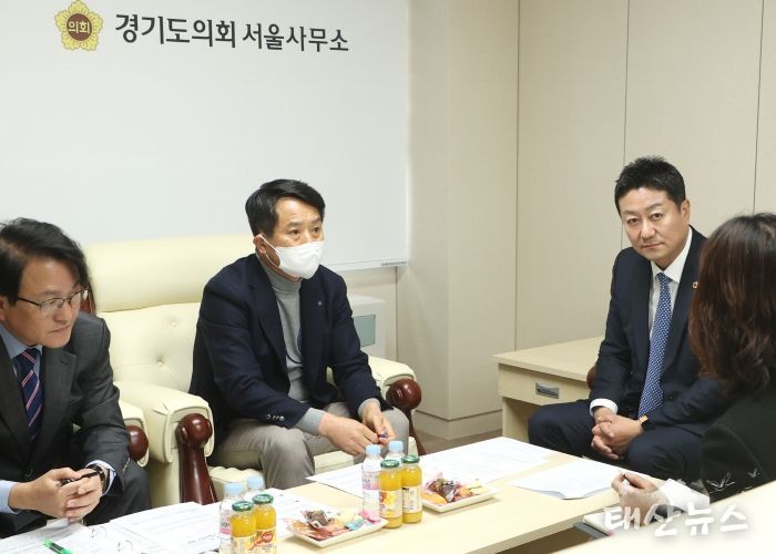 경기도의회 김진경 의장, 서울사무소 방문 … 국회와의 협력 강화 방안 논의