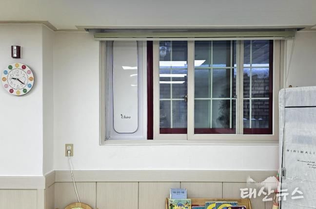 용인특례시 기흥구 좋은나무키즈어린이집에 설치된 창문형 환기 청정기