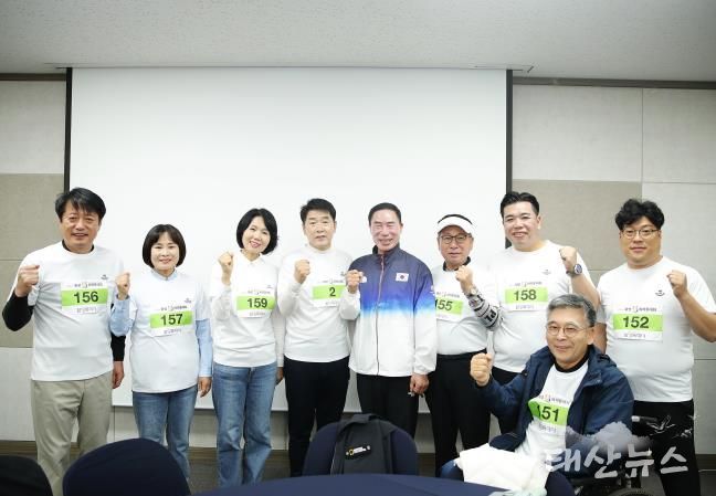 화성 효 마라톤 의원 기념 사진