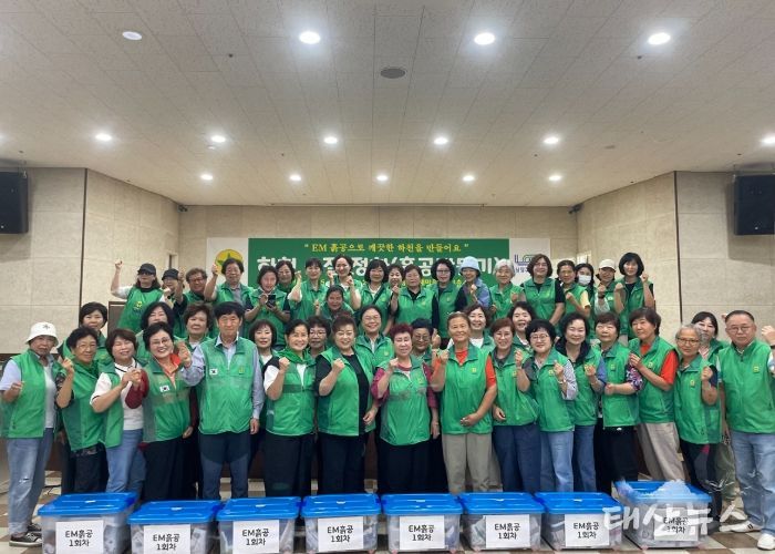 남양주시새마을회, 하천정화 위해 ‘EM흙공 만들기’ 활동 전개