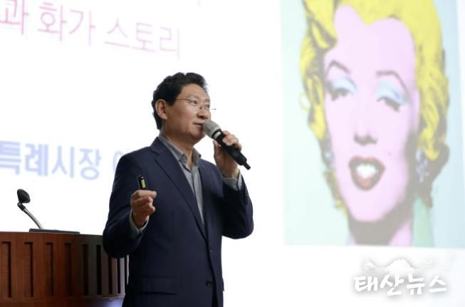 15일 용인세브란스병원에서 이상일 시장이 강연을 하고 있다