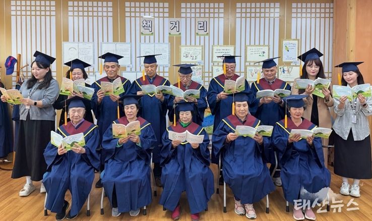 시흥시치매안심센터, 치매 어르신 삶 담은 책 출간 기념 ‘책거리’ 행사 열어