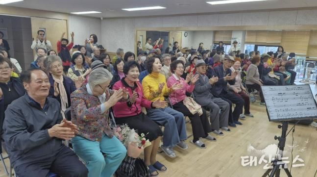 안양시 동안치매안심센터, 치매가족 힐링 프로그램 ‘동치美 가을음악회’성료