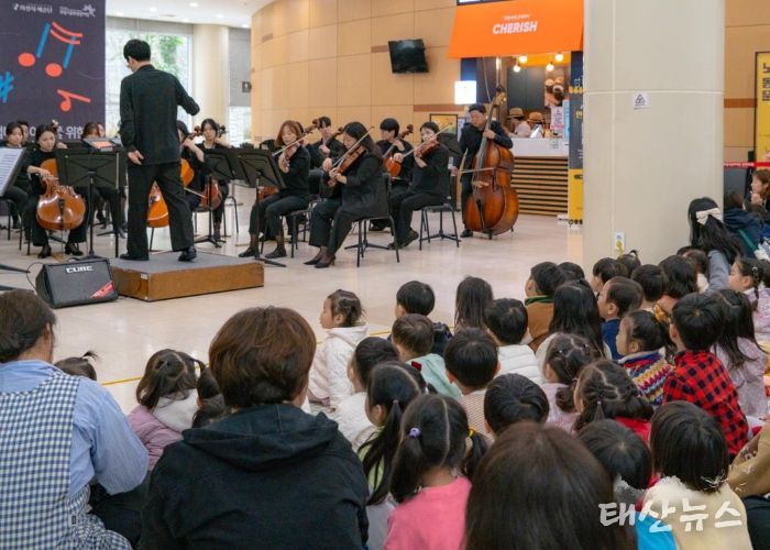 로비콘서트 <엄마와 아기를 위한 오케스트라>