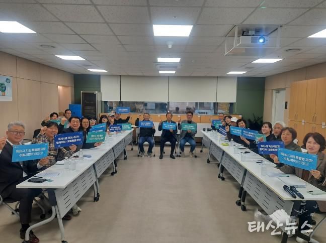 특례시 발전 수원시민 포럼이 ‘특례시 지원 특별법 제정 릴레이 캠페인’을 하고 있다.