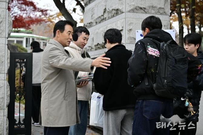 백영현 포천시장, 수험생 응원 위해 동남고 방문해 격려