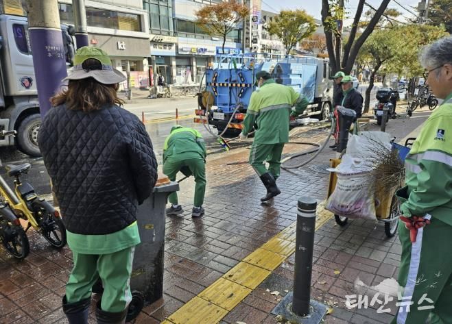 수원시 팔달구 우만2동, 아주대 일대 인도 물청소 실시