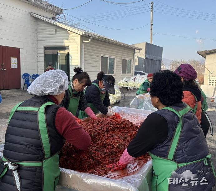포천시 신북면 남녀새마을회, ‘2025 사랑의 김장 나눔 행사’ 개최