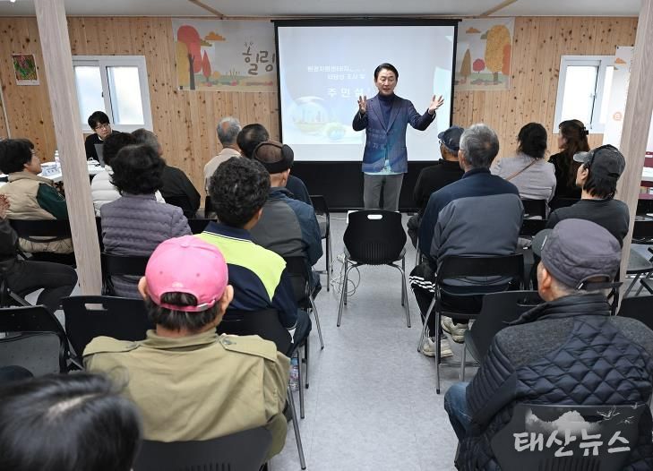 김동근 시장이 11월 13일 환경자원센터(자원회수시설 신설) 선호시설화 주민설명회에서 인사말을 하고 있다.