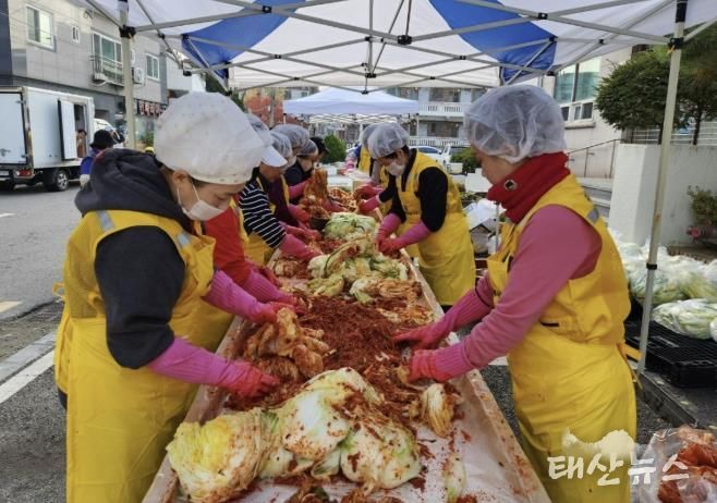 수원 징검다리봉사단, 수원시 장안구 정자2동에서 김장 김치 담그기 행사
