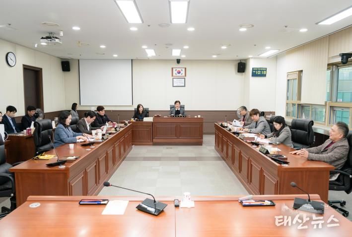 용인특례시의회 자치행정위원회, 2025년도 행정사무감사 마무리하며 강평 실시