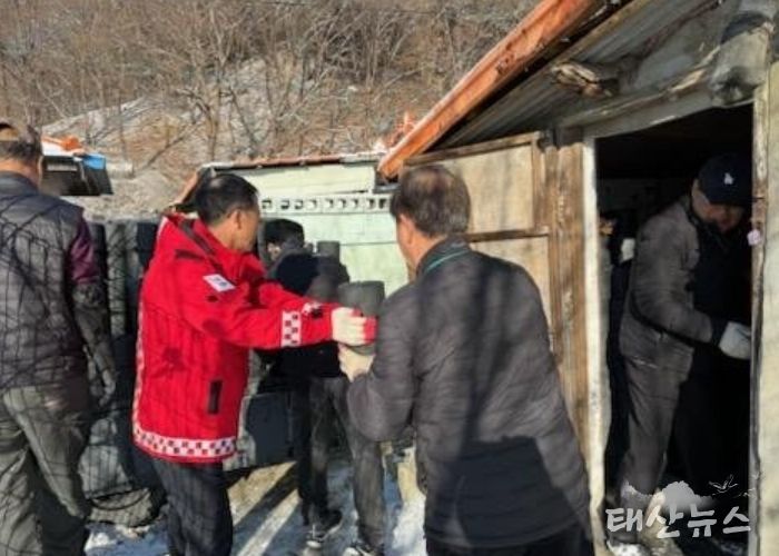 포천시 이동면 지역사회보장협의체·행복마을관리소, 취약계층에 연탄 전달