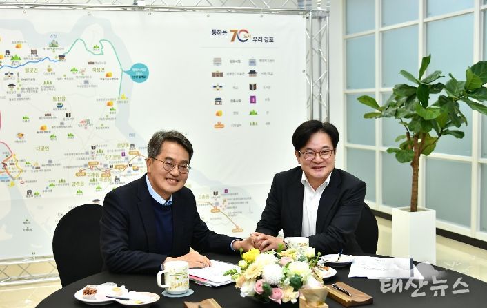 김병수 김포시장은 지난달 3일 김동연 경기도지사를 만나 김포골드라인 등 김포교통현안에 대해 적극 건의했다.