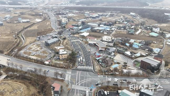 용인특례시는 처인구 포곡읍 마성리 50-6번지와 영문리 2-93번지를 잇는 연결도로(중1-45호)를 확장 개통했다