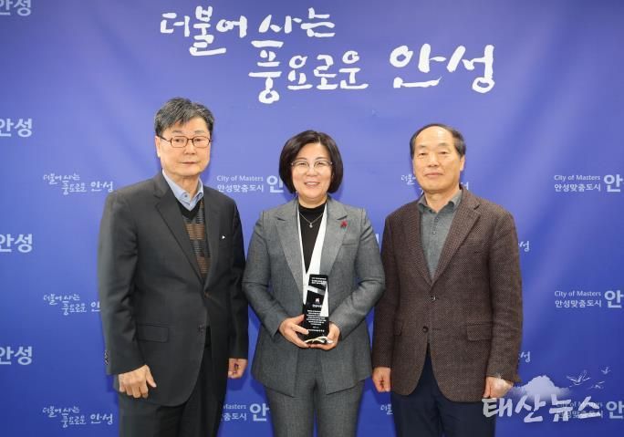 안성시, '복지정보안내도우미 사업' 우수기관 감사패 수여