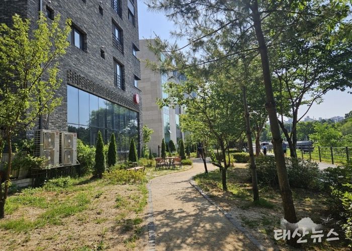 민락천변 쌈지공원 오솔길 및 쉼터