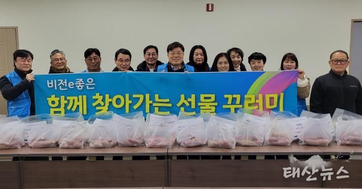 평택시 비전2동 지역사회보장협의체, 연말 맞이 취약계층에 ‘선물꾸러미’ 전달