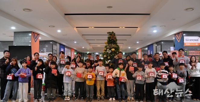 ‘사랑의 케이크, 함께하는 연말’ 사회공헌활동 단체 사진