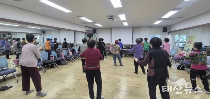 의왕시보건소, 65세 이상 어르신 대상 ‘관절튼튼! 타이치 운동교실’성황리 종료