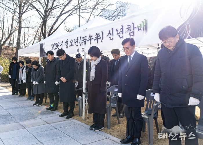의왕시의회 2026년 병오년 신년맞아 현충탑 참배로 첫 의정활동 시작