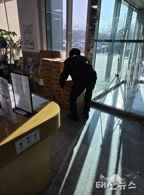 파주시 파주읍, 새해맞이 노인정 식료품 전달