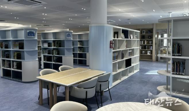 봉담와우도서관 2층 어린이자료실