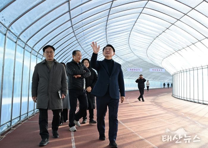 의정부시가 1월 13일 의정부종합운동장에서 동계 육상트랙 운영 현황 등을 점검했다.