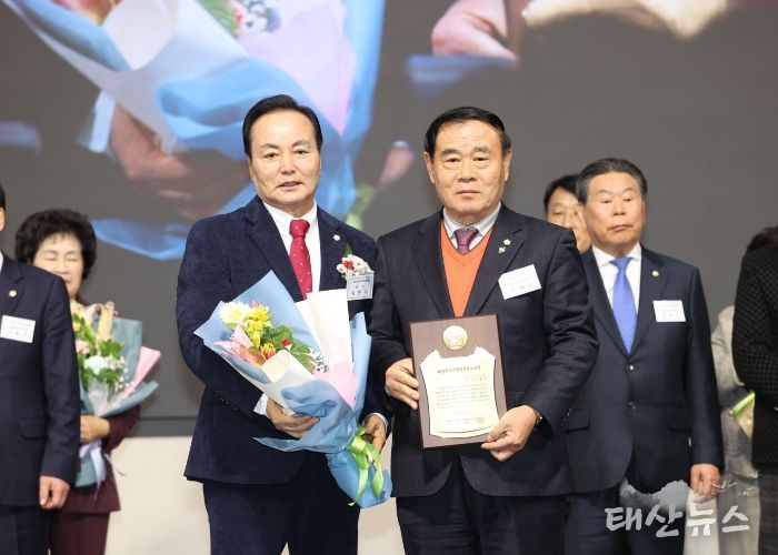 이재식 수원특례시의회 의장, 대한민국시군자치구의회의장협의회 정기총회 수상