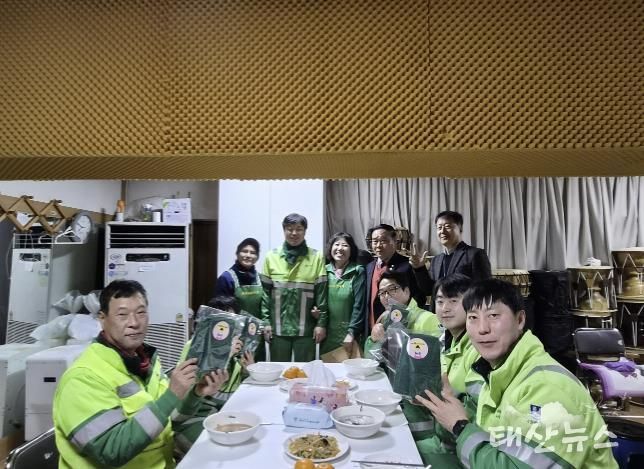 수원시 권선구 세류3동 새마을부녀회, 설 명절 앞두고 환경관리원에게 전한 따뜻한 떡국 한 그릇