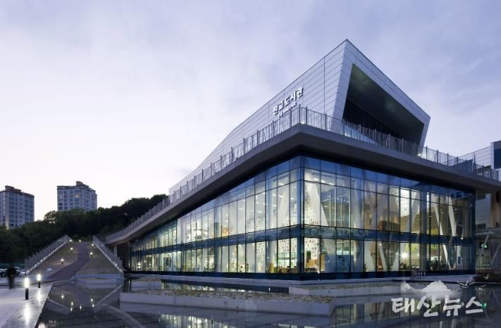 판교도서관-전경