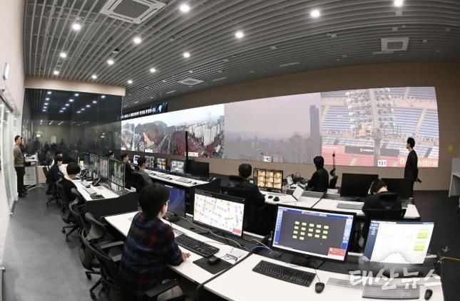 지난해 6월 판타스틱큐브에서 진행한 '환상영화학교 AI워크숍' 제작 AI 작품 상영회 현장