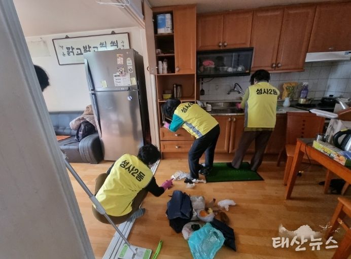 고양시 성사2동 지역사회보장협의체, 취약계층 주거환경 개선 ‘동행 돌봄사업’ 실시