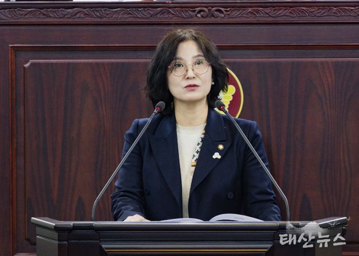 화성특례시의회 배현경 의원이 제249회 임시회 제1차 본회의에서 5분 자유발언을 하고 있다.